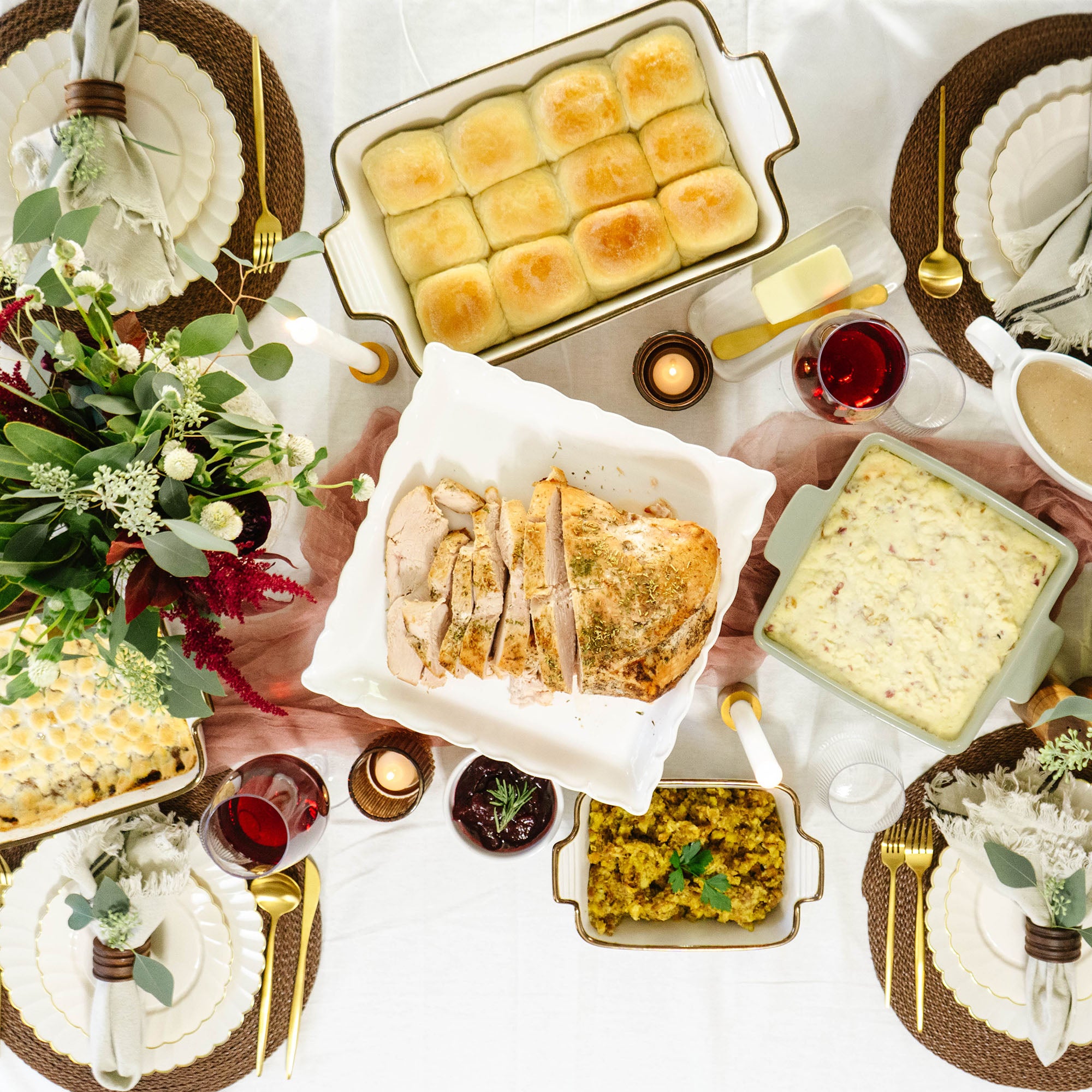 beehivemeals-thanksgiving-holidaybox-overhead_f8898527-80ed-407e-a4ae-8b34c2b08a00.jpg